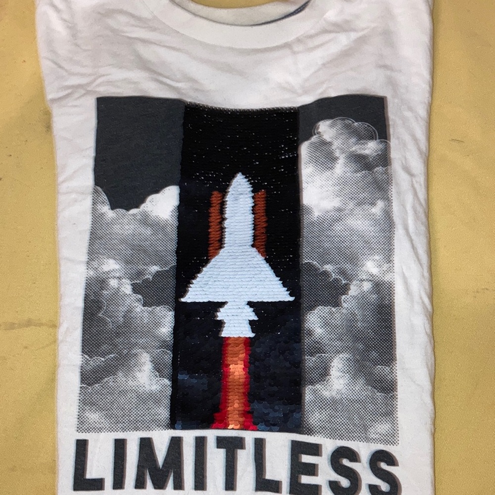 White short sleeve limitless shirt with reactive tags size Xl old navy